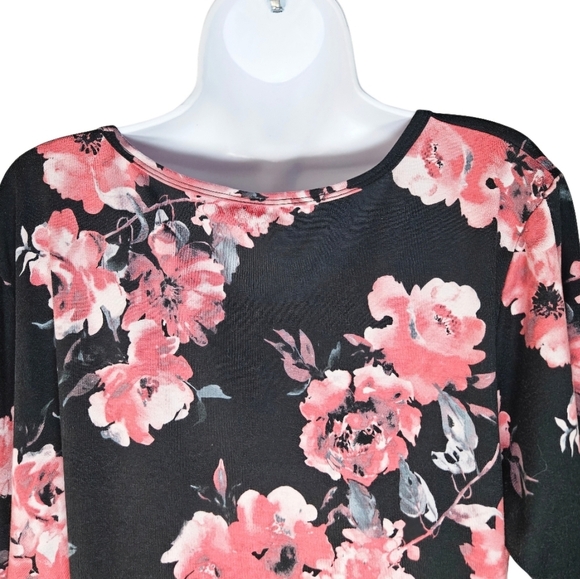 0014 LuLaRoe Rose Floral Top Tee Black Pink Comfort Stretch Plus Size 3X - Picture 4 of 10